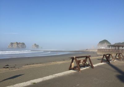 Oyakoiwa Fureai Beach