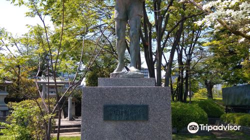 Newspaper boy statue