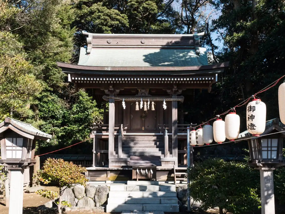 Hotels near Katase Suwa Shrine