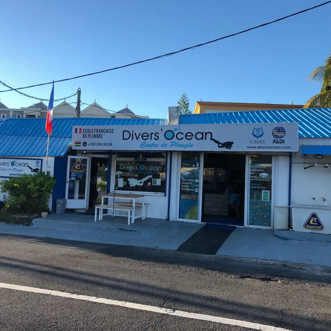 Hotels near Well O Diving