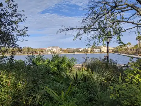 Hotel berhampiran Colonial Lake Park