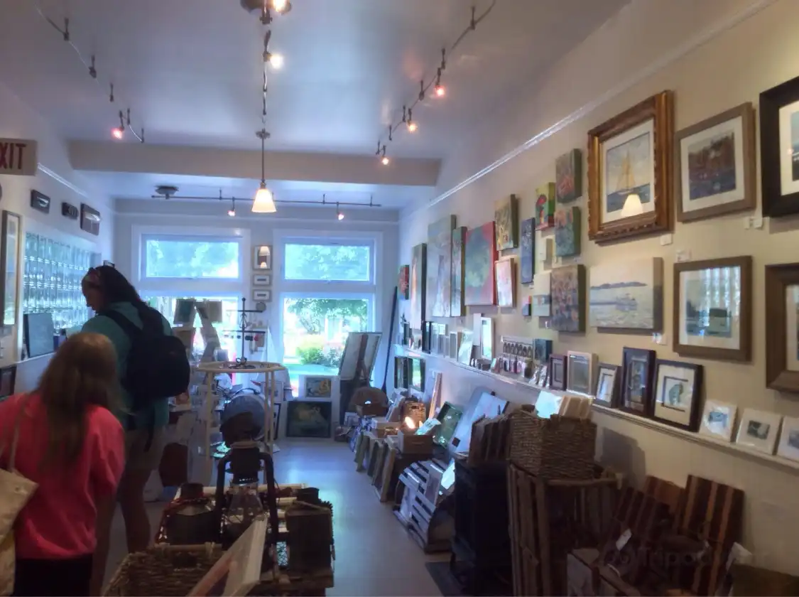 Ed Brown’s Wharfside Gallery附近的飯店