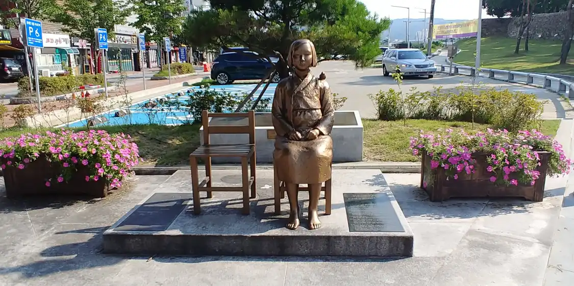 Hotels near Statue of Peace
