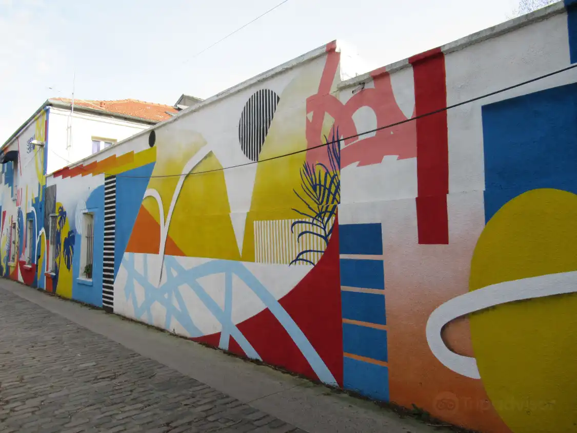 Hotels near Fresque "Air de vacances"