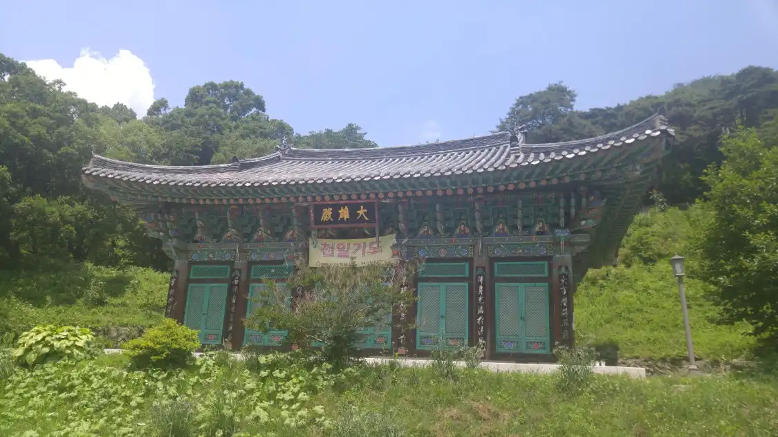 Hotels near Jeonghyesa