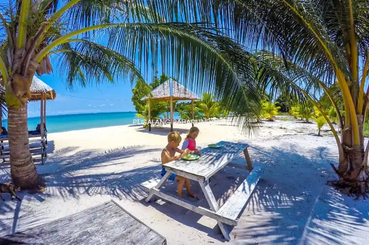 Hotels near Trully Toko