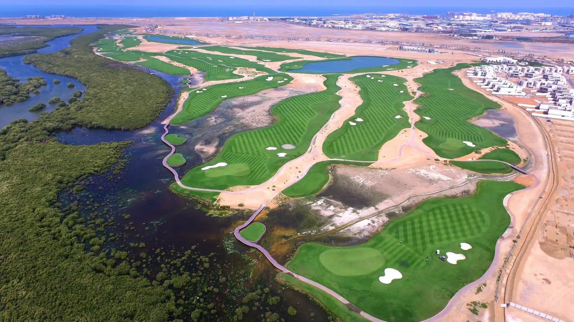Al Zorah Golf Club附近的飯店