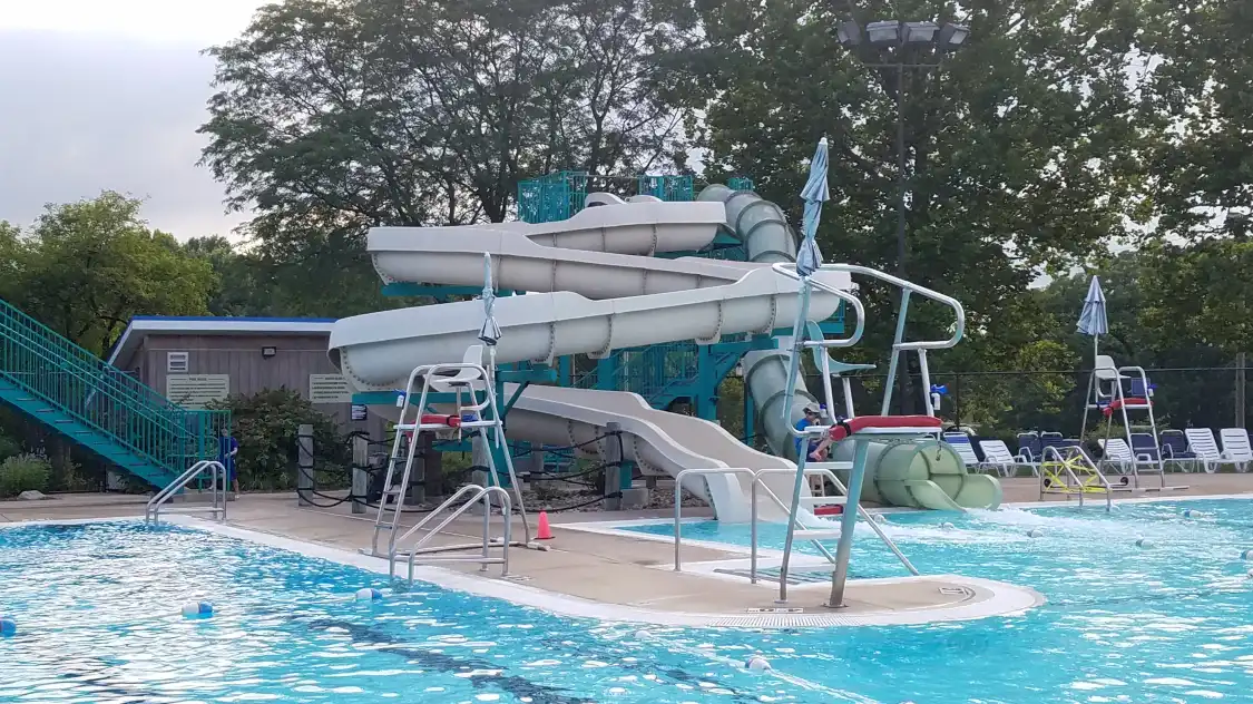 Hotels near Splash Landing Aquatic Center