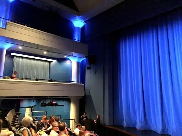 Hotel in zona Fleck Dance Theatre