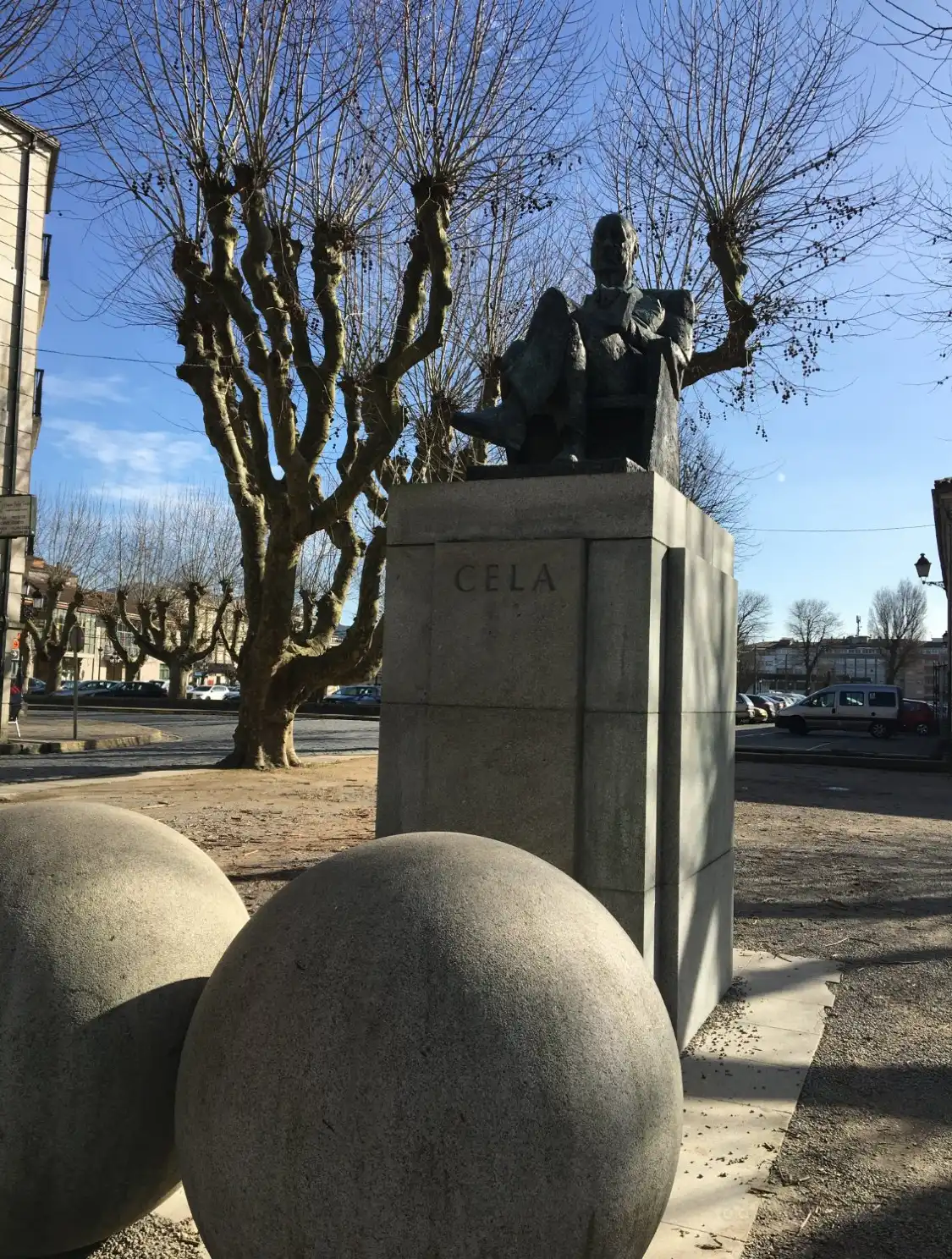 Hotels near Monumento A Camilo José Cela