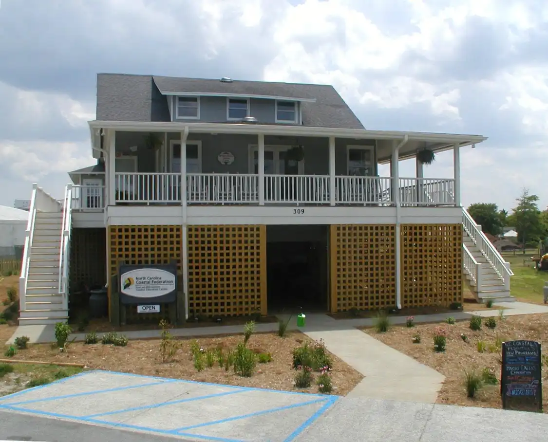 Stanback Coastal Education Center附近的飯店