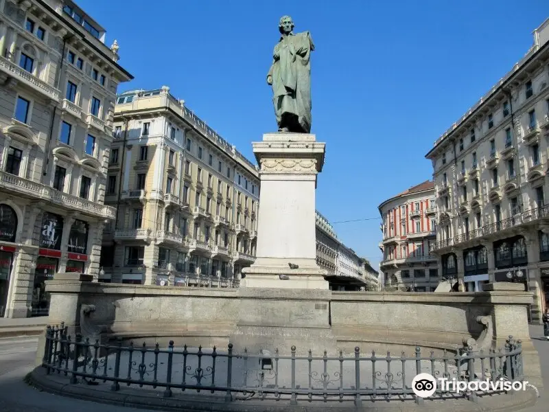Statua di Giuseppe Parini