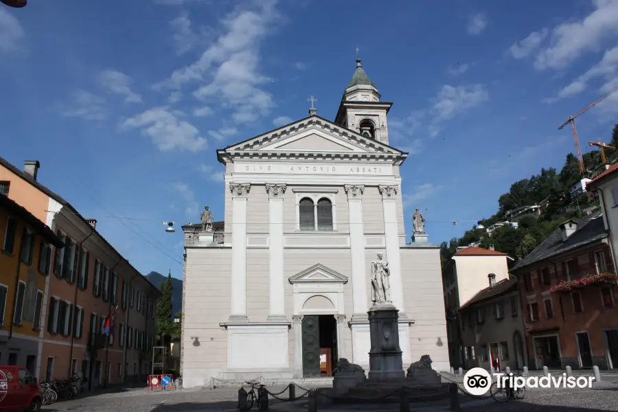 Piazza e Chiesa S. Antonio