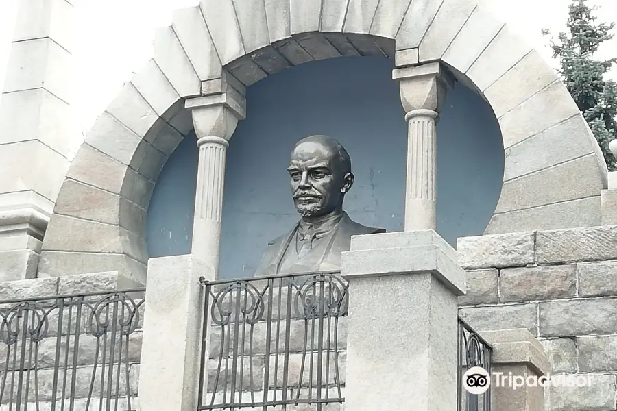 Monument-mausoleum VI Lenin