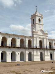 Cabildo y Piramide de Mayo