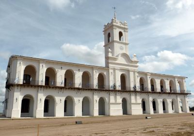 Cabildo y Piramide de Mayo