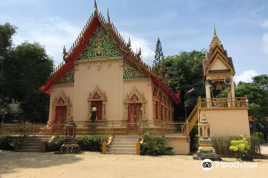 Wat Phu Khao Thong