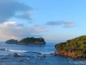 Watu Karung Beach