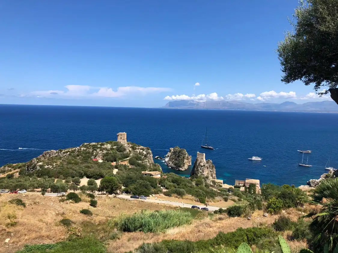 Hotels near Torre Bennistra
