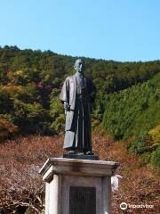 Dokura Shozaburo Statue