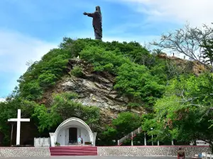 Статуя Христа Спасителя в Дили