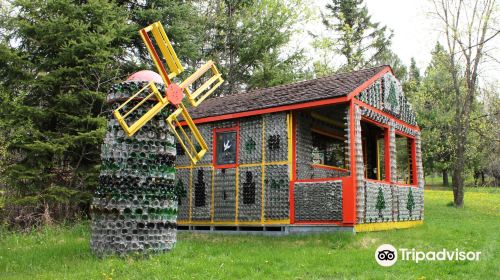 Redditt Bottle House