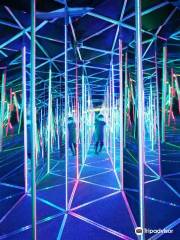 Mirror Maze PIKABOLO