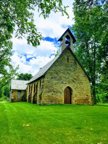 Hotels in Howard Township