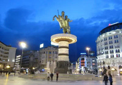 Плоштад „Македонија”