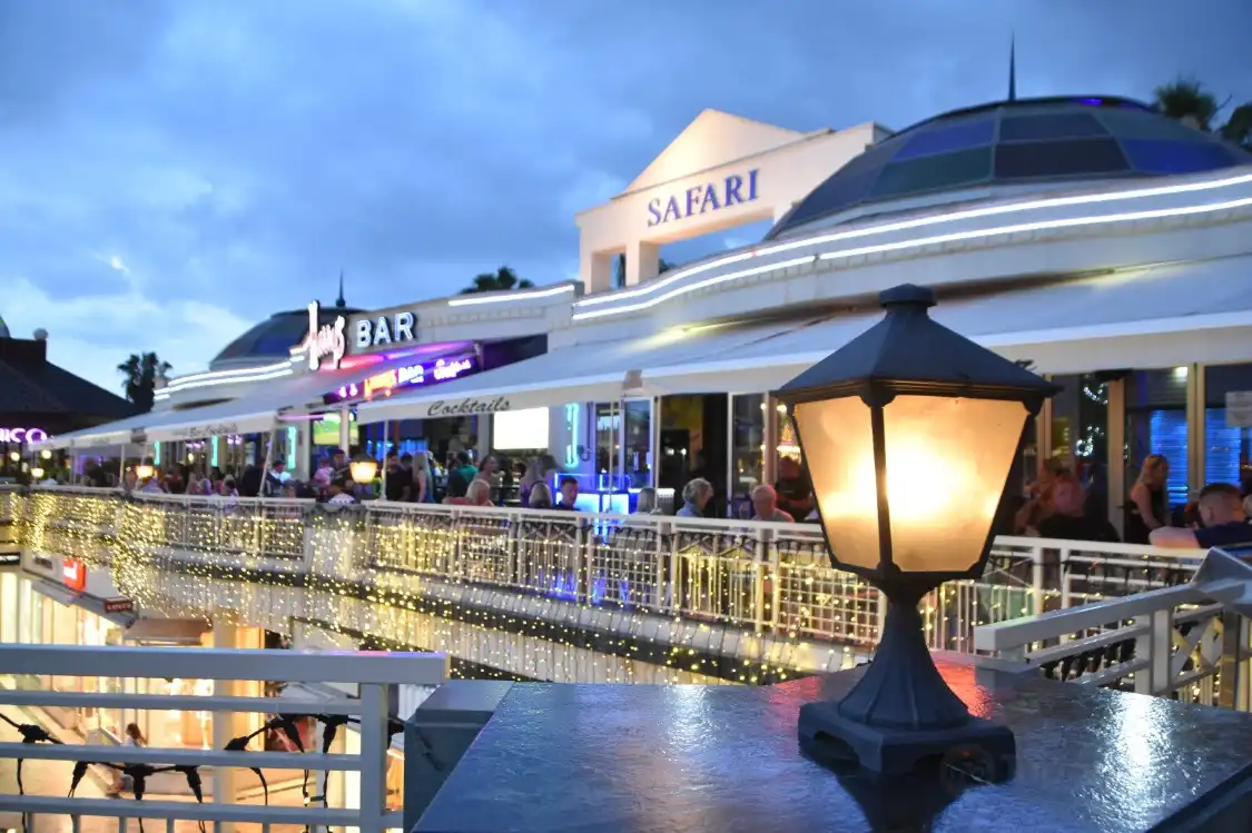 Hotels near Harry's Bar