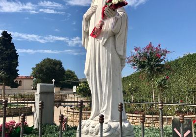 Statue Of the Queen of Peace