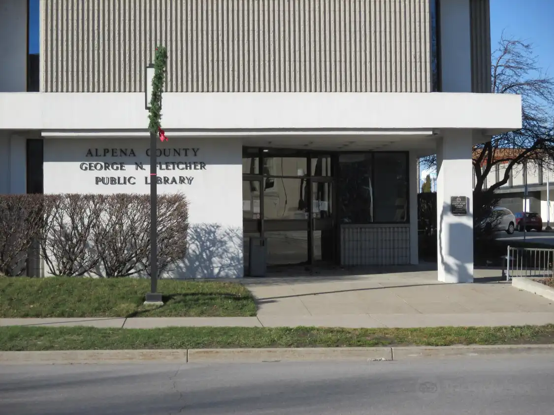 Hotels near Alpena County George N. Fletcher Public Library