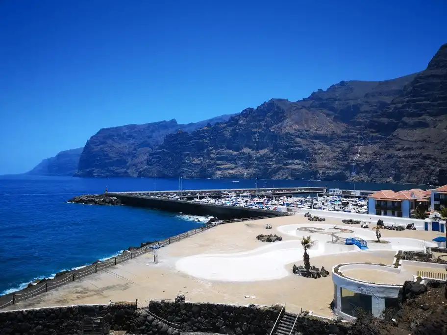 Hotels near Puerto Deportivo Los Gigantes
