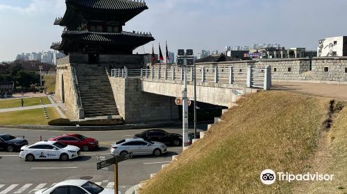 Janganmun Gate