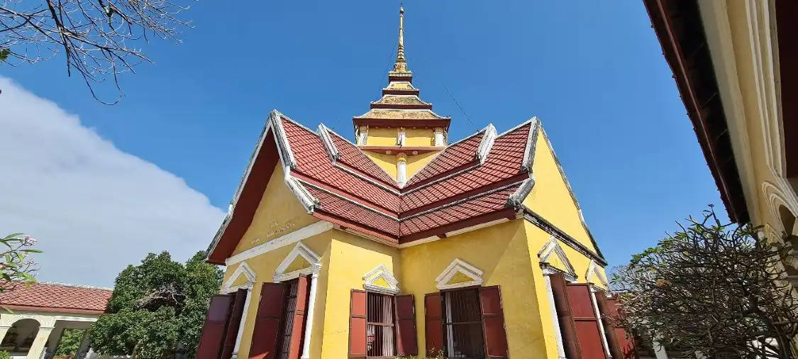 Hotels near Prasat Nakhon Luang