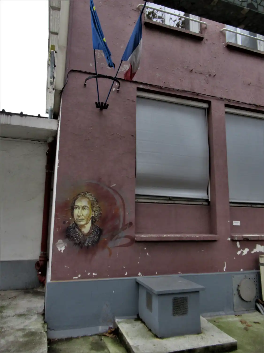 Hôtels à proximité de : Fresque "Louise Michel-2"