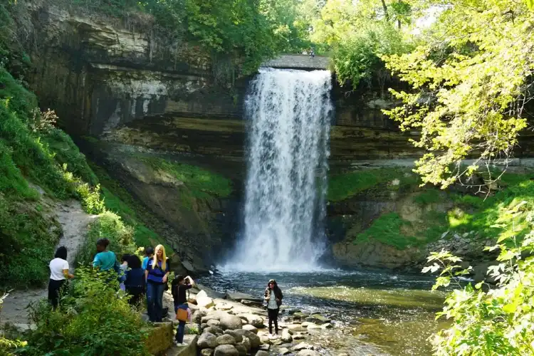Hotels near Minnehaha Falls