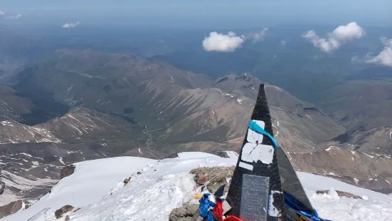 Climbing Brothers