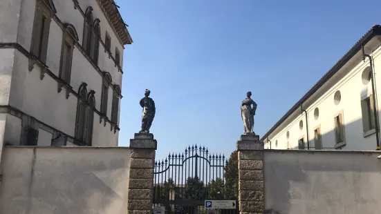Villa Vecelli, Cavriani, Ruffini