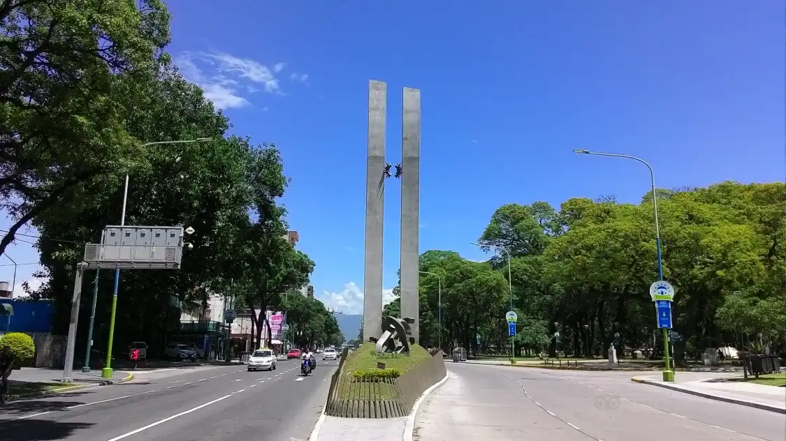 Отели рядом с достопримечательностью «Monumento al Bicentenario de la Independencia»