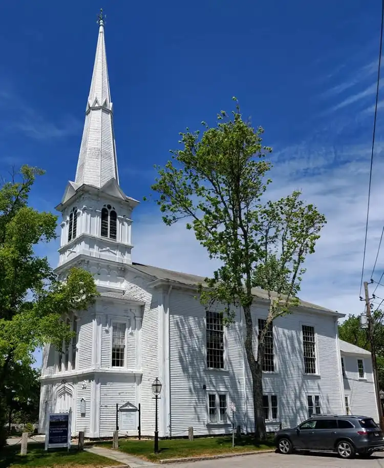 Hotels near Rhode Island Red Monument