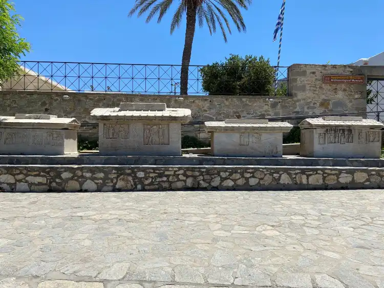 Hotel dekat Paros Archaeological Museum