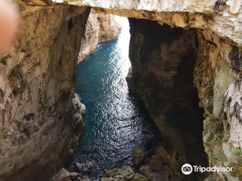Grotta Del Turco