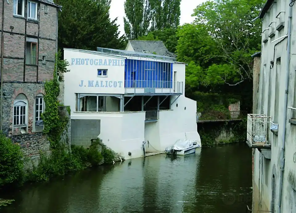Hotels near Atelier Malicot