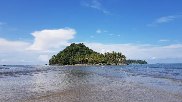 Hotels near Air Manis Beach