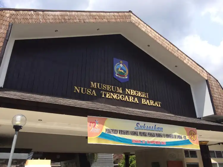Hotels near SeasToShop