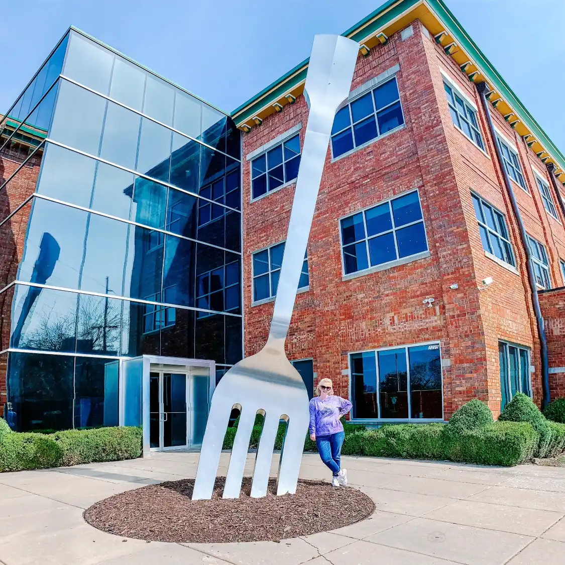 Các khách sạn gần The World's Largest Fork