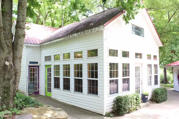Hotels in Scott County