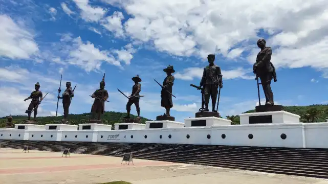 Hotels near Rajabhakti Park