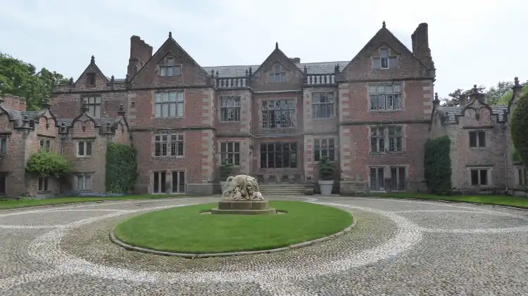 Hotels in Henhull
